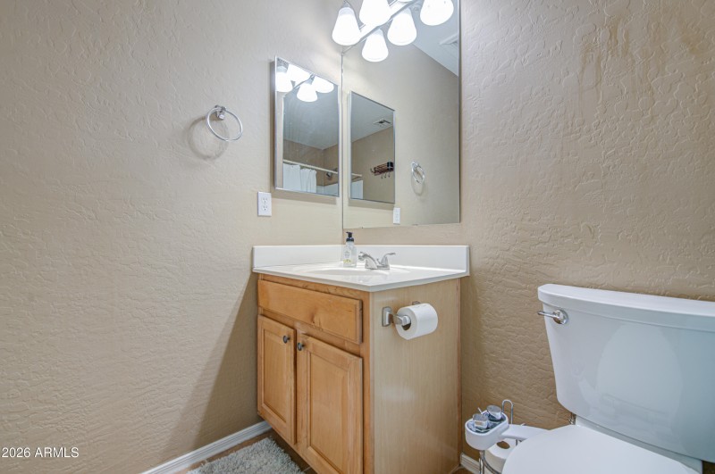 Bathroom 1-pic 3