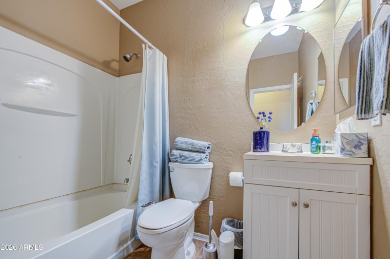 Bathroom 2-pic 2