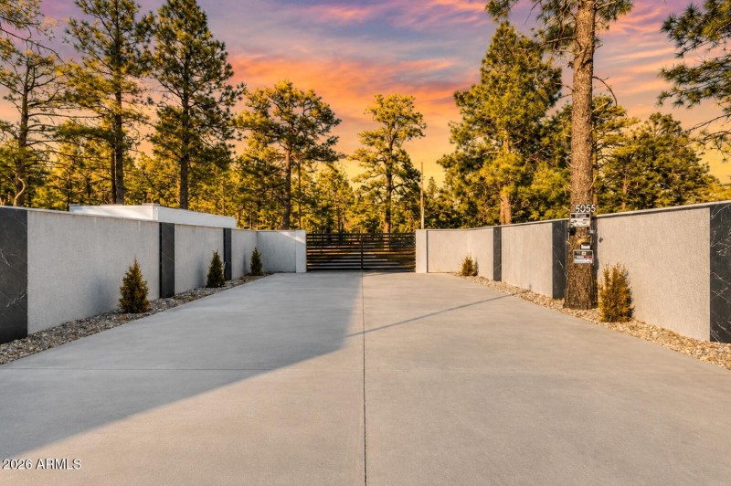 33 Front Gate