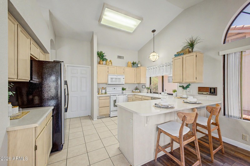 Kitchen with Breakfast Counter