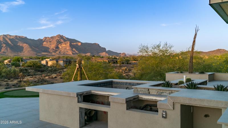 Outdoor Kitchen & Spa