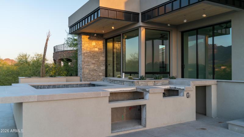 Outdoor Kitchen/BBQ