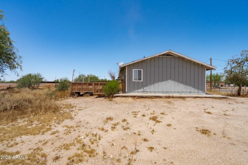 22-Side Yard View