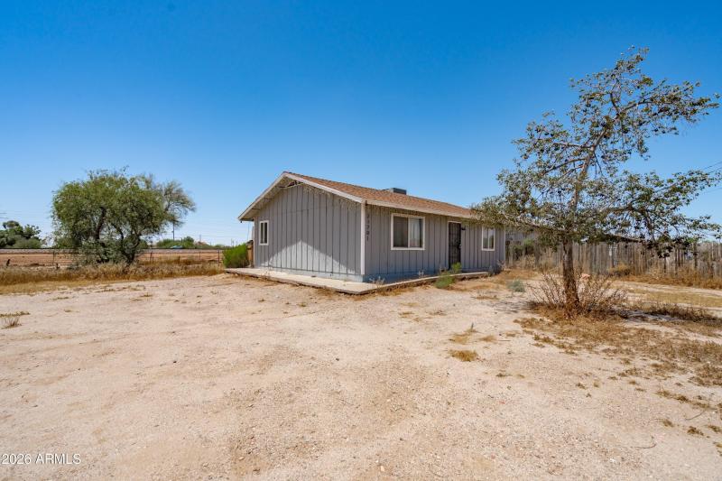 23-Side Yard View
