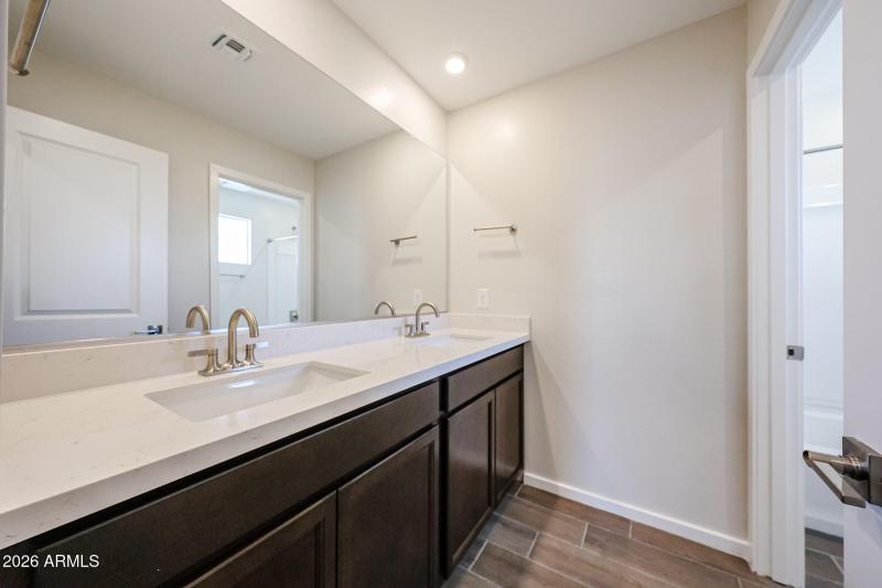 17_Oak-Manzanita-at-Teravalis_Buckeye_Ho