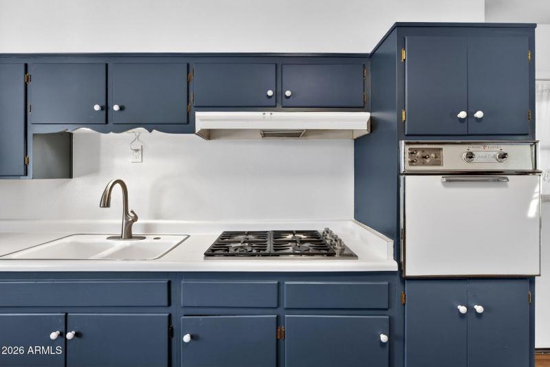 12-web-or-mls-010W Gardenia Ave