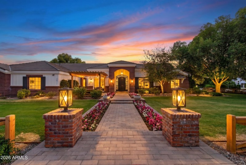 2677 E Queen Creek