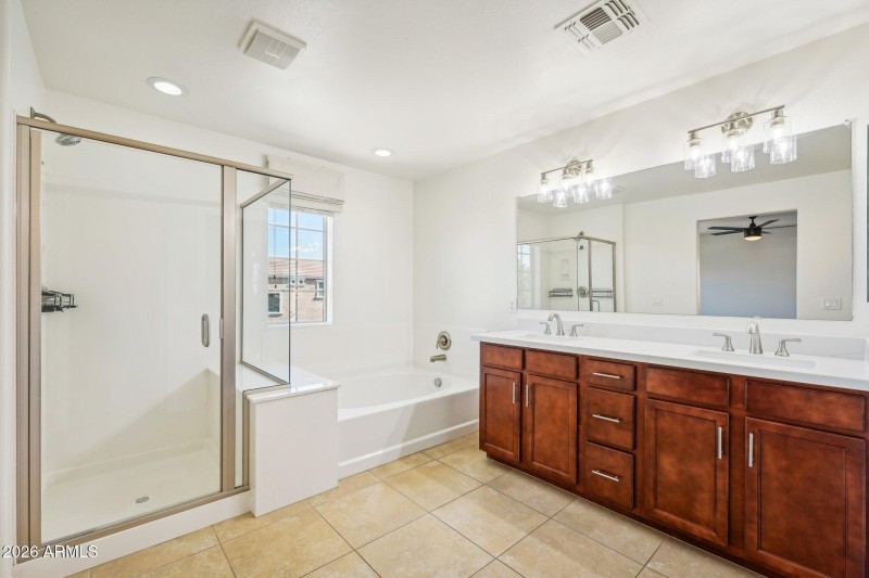 30-web-or-mls-N 89th Ln-030