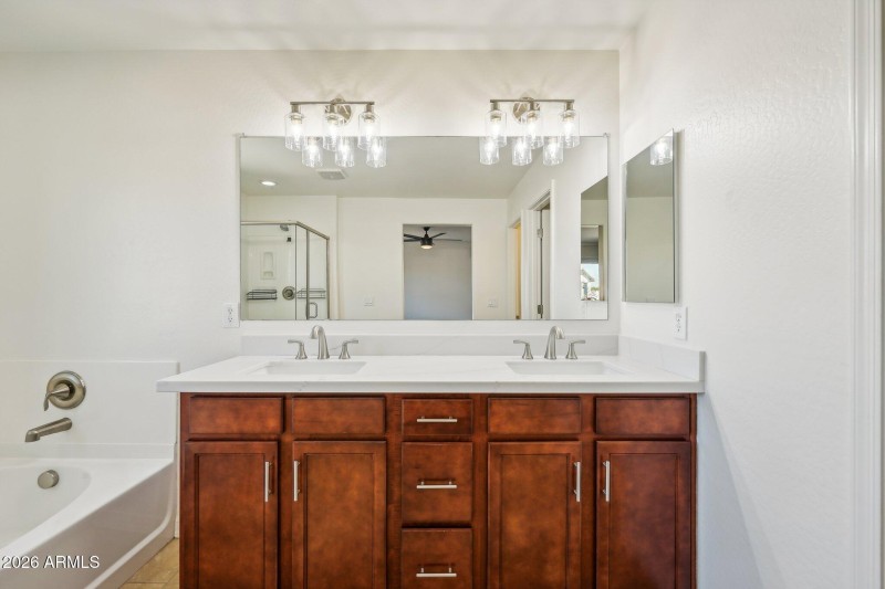 29-web-or-mls-N 89th Ln-029