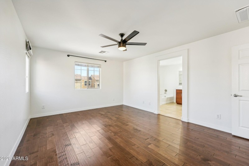 27-web-or-mls-N 89th Ln-027