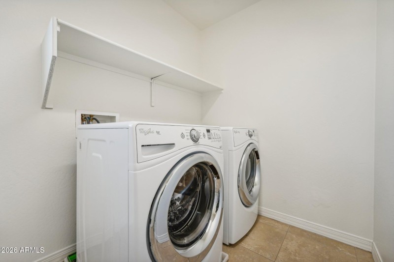 25-web-or-mls-N 89th Ln-025