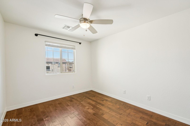 19-web-or-mls-N 89th Ln-019