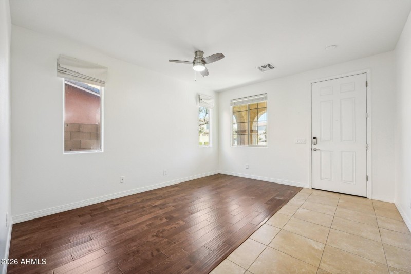 13-web-or-mls-N 89th Ln-013