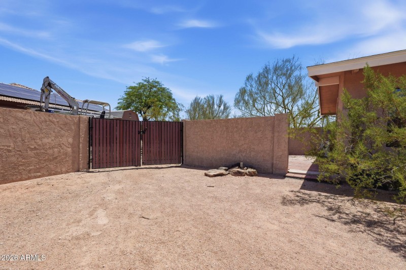 047_RV Gate