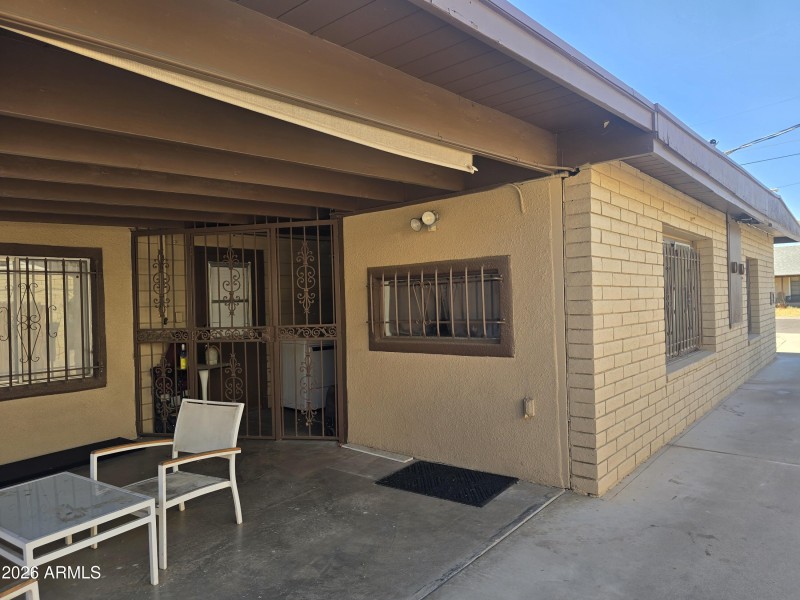 746 W Coolidge patio