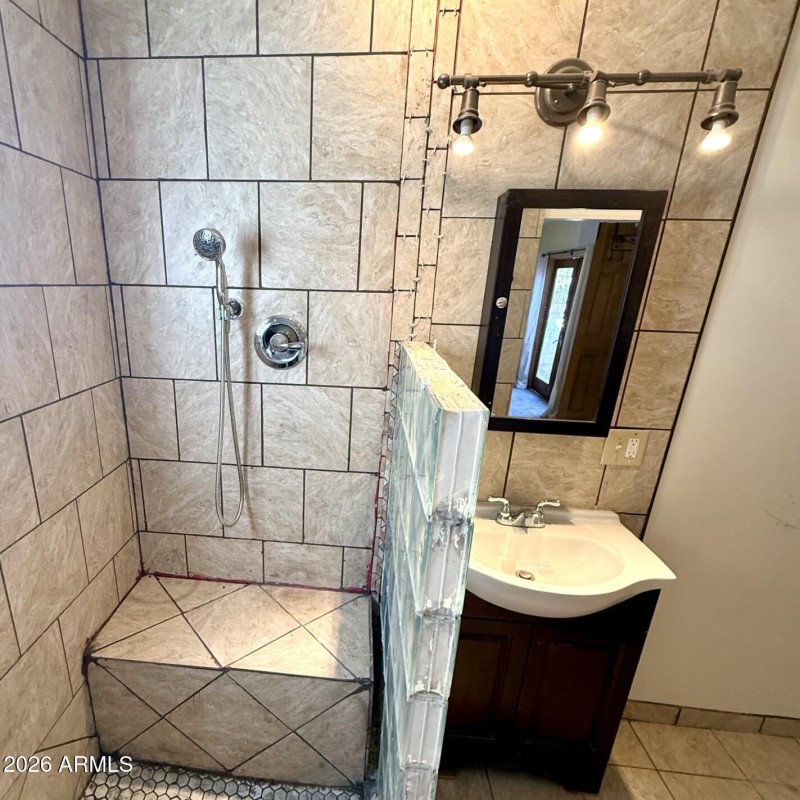 008 Primary Bath