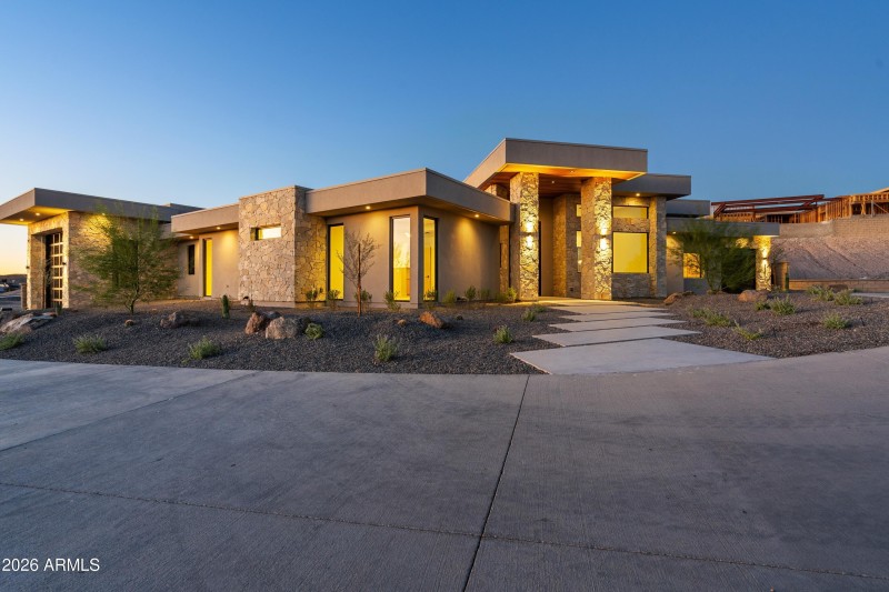 006_Twilight Exterior Front