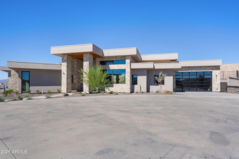 048_Exterior Front