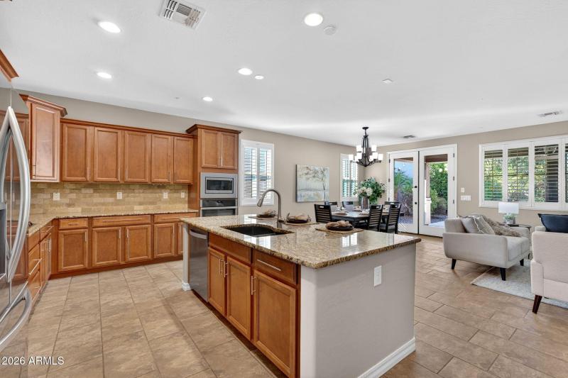 10-web-or-mls-033E Bellerive Pl