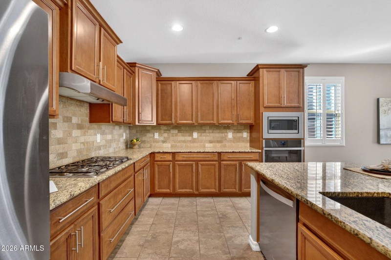 15-web-or-mls-037E Bellerive Pl