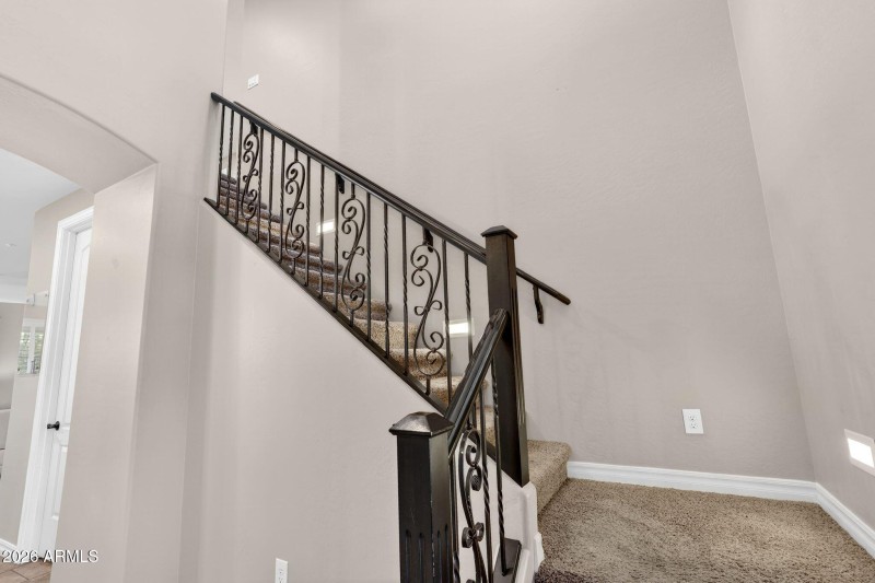 22-web-or-mls-058E Bellerive Pl
