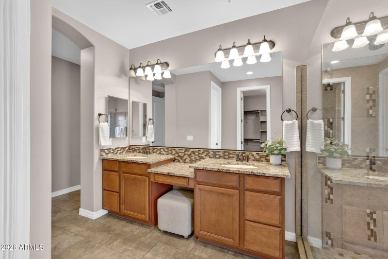 33-web-or-mls-051E Bellerive Pl