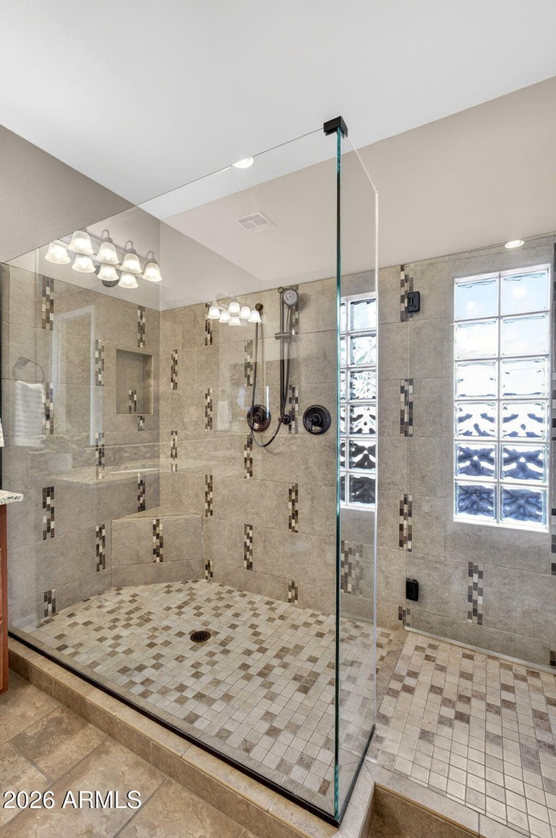 35-web-or-mls-053E Bellerive Pl