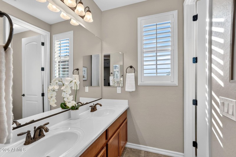 46-web-or-mls-072E Bellerive Pl