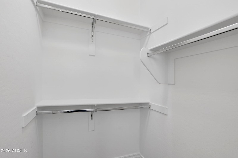 49-web-or-mls-070E Bellerive Pl
