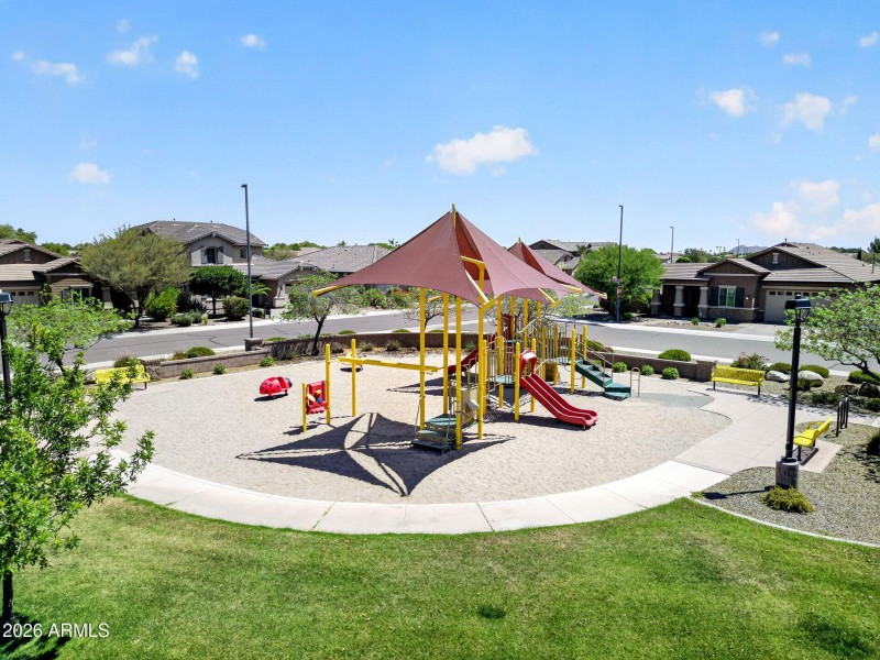 83-web-or-mls-004E Bellerive Pl