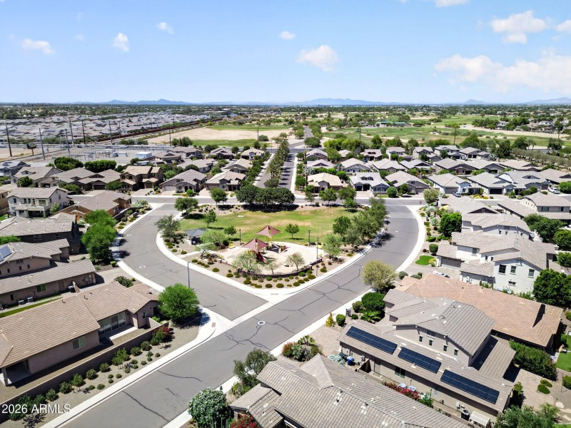 89-web-or-mls-007E Bellerive Pl