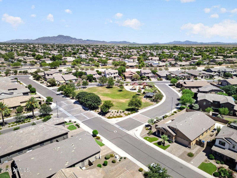 91-web-or-mls-009E Bellerive Pl