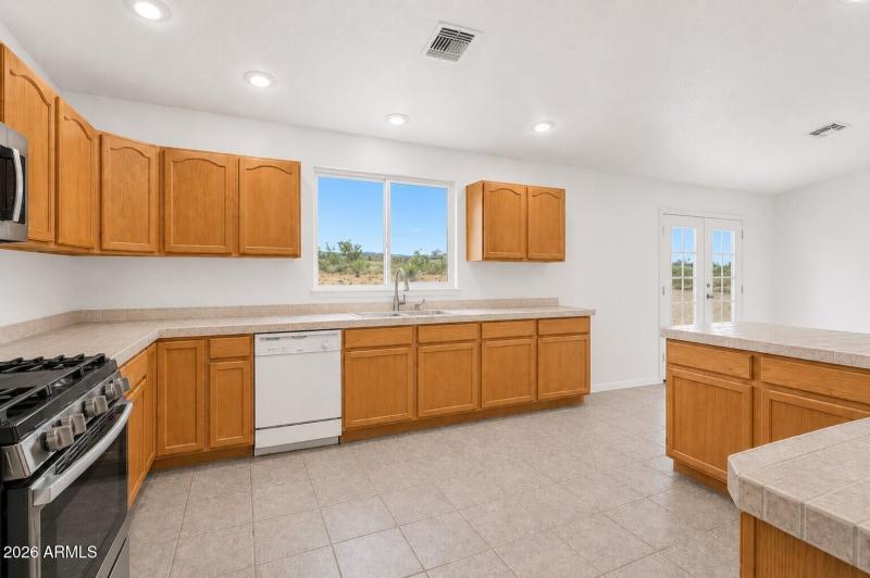 vacant open concept kitchen and dining r