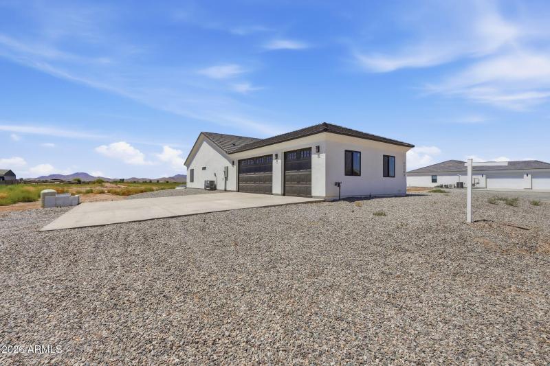 3 car garage entrance
