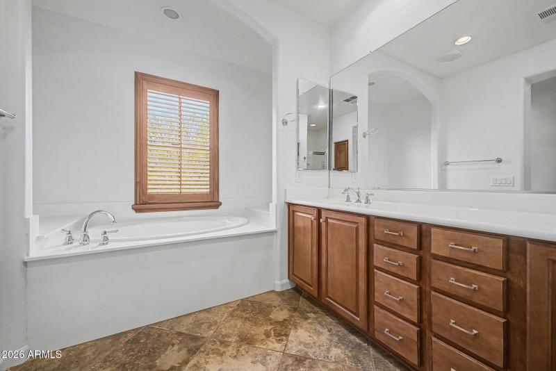 PRIMARY BATH SEPARATE SOAKING TUB