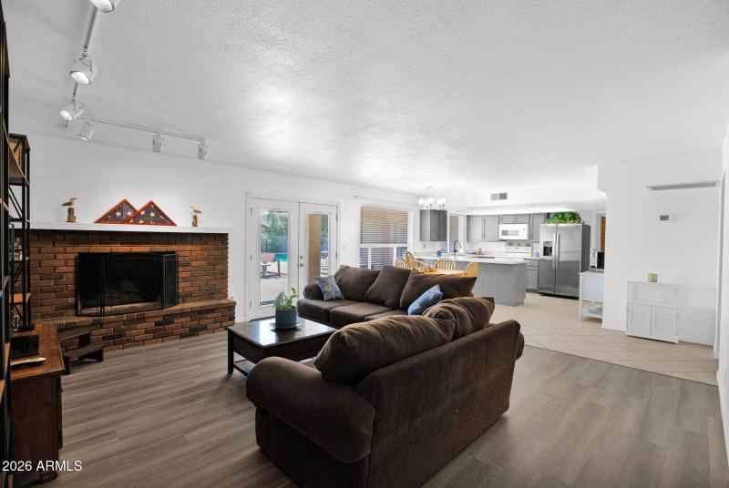 16-web-or-mls-P1681376