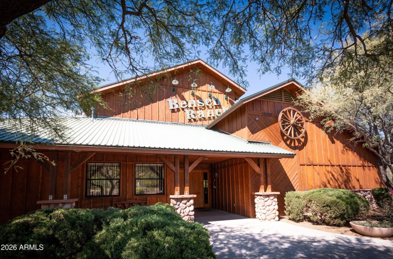 Clubhouse-Front