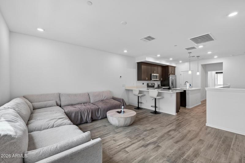 6)GREAT ROOM