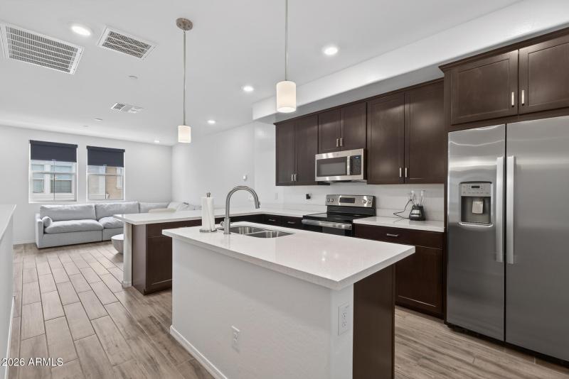 10)KITCHEN