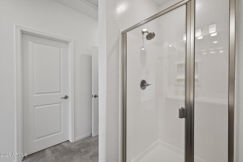 16)PRIMARY BATH