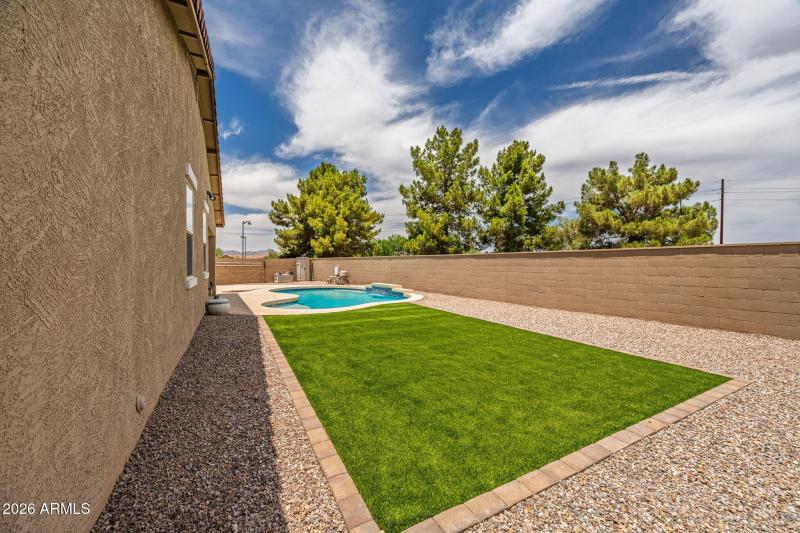 10-web-or-mls-42366 W Chimayo Dr-109