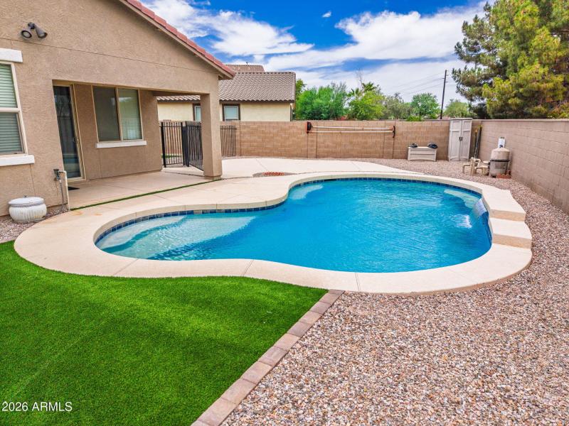 19-web-or-mls-42366 W Chimayo Dr-118