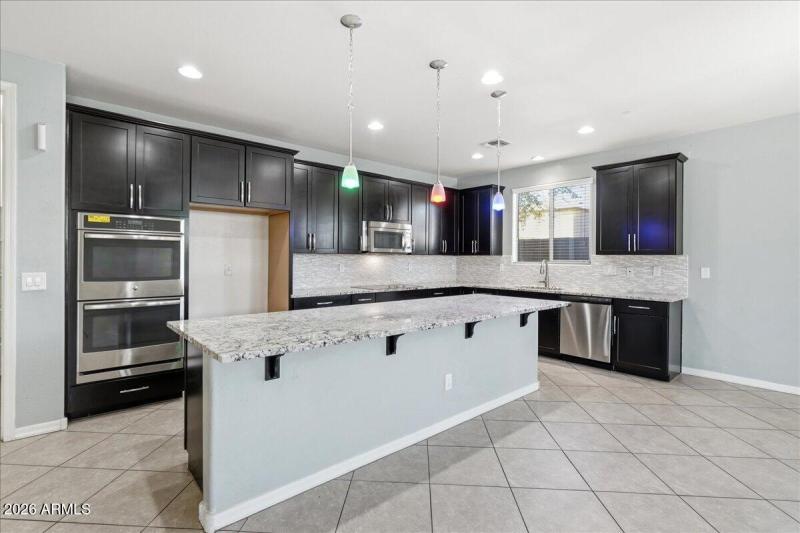 08-3038 W Lynne Ln_RedHogMedia