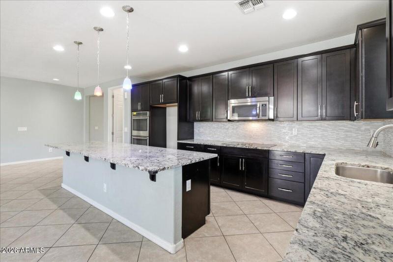 10-3038 W Lynne Ln_RedHogMedia