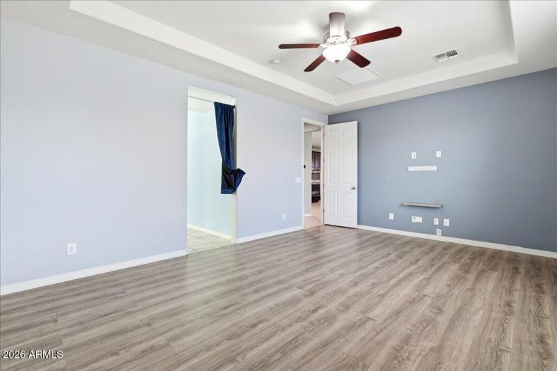 20-3038 W Lynne Ln_RedHogMedia