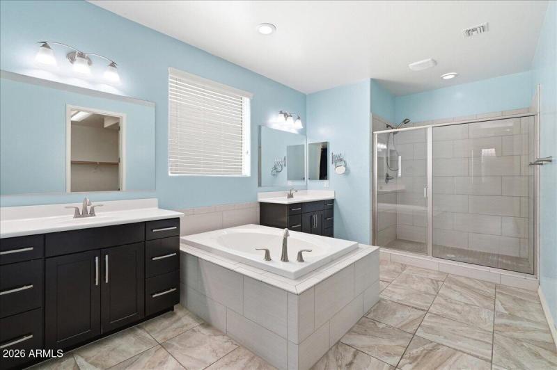 21-3038 W Lynne Ln_RedHogMedia