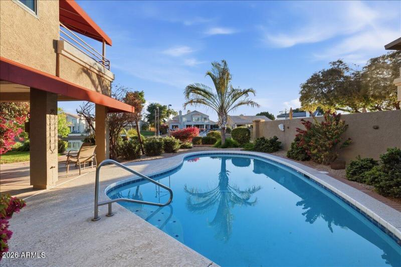 10-1819 E Catamaran Dr_RedHogMedia