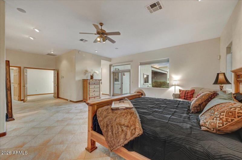 24-Primary Suite