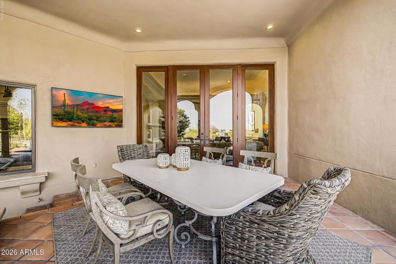 Al fresco dining 2