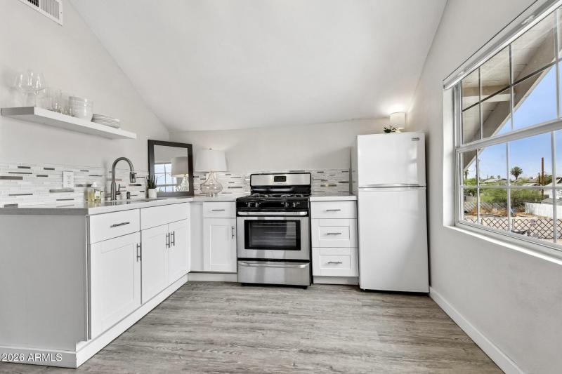 ADU/4th Bedroom/Split Master Kitchen